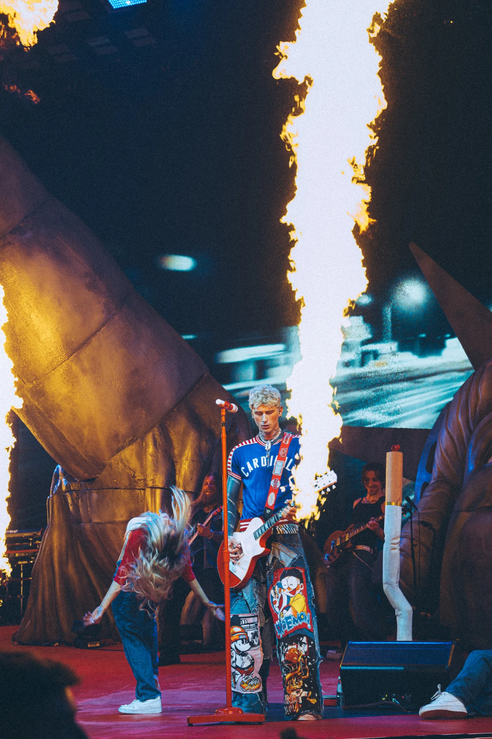 MACHINE GUN KELLY // 11